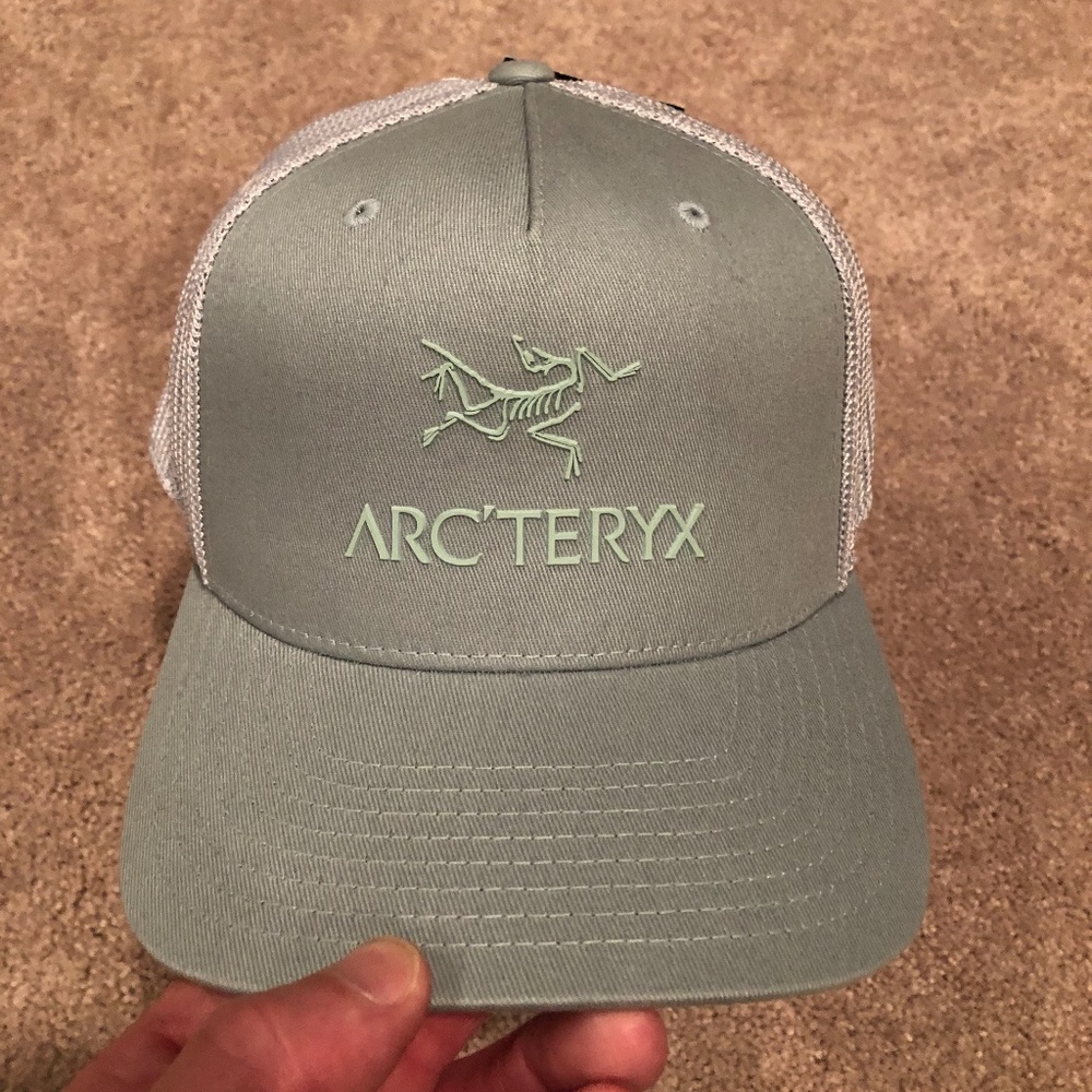 ARCTERYX TRUCKER LOGO CAP